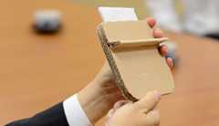 ダンボール製のWii U GamePad(背面)