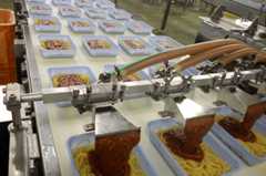 製造(パスタ茹で工程・盛り付け・凍結)