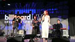 13日のお披露目会では、台湾を拠点に活動するシンガーの凱琳（Cait Lin）さんが、日本、韓国、台湾、カナダ出身のメンバーと編成されたバンドとともにジャズ演奏を披露した＝13日、台北（ＮＮＡ撮影）