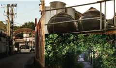 悦和醤園の外観（左）と特徴的なたる（右上）、工場の周辺