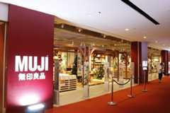 東南アジア最大の生活雑貨店「無印良品（ＭＵＪＩ）」がセントラル・ワールドに開業する＝27日、バンコク（ＮＮＡ撮影）