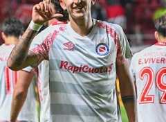 Ante los ojos de Román: Lescano visita la Bombonera en el medio del interés de Boca