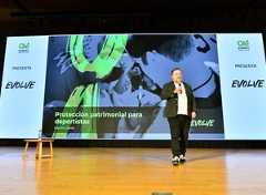 Debate clave en Olé Summit 2025: cómo lograr que un deportista no fracase en el intento de cuidar su dinero