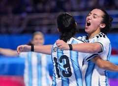 La Selección femenina, a paso firme en el Mundial de futsal: goleada al anfitrión y clasificación a cuartos con puntaje ideal