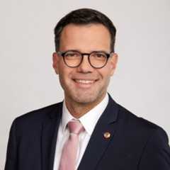 Portraitfoto von Mag. Heinrich Himmer