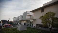 Fachada del Hospital Clínic, a 26 de enero de 2024, en Barcelona