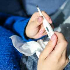 Este es el síntoma característico del virus Stratus, la nueva variante de Covid, que lo diferencia de la gripe