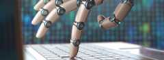 Mão robótica tocando em um teclado
