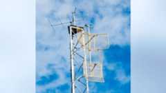 Two 950 MHz STL transmit dishes that are too close.