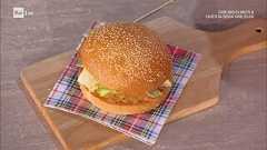Hamburger di pollo - È sempre mezzogiorno 27/03/2025 - RaiPlay