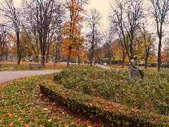 Топао и ветровит новембарски дан – увече облаци и киша