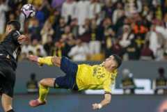 Ronaldo meledak gol melalui sepakan gunting ketika aksi Al-Nassr menentang Al-Khaleej pada Isnin. Foto AFP