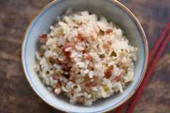 だしブレンドrecipe / 梅のだし炊き込みご飯の写真