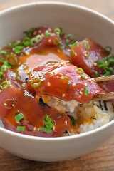マグロのユッケ丼の写真