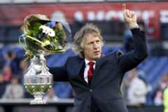 Gertjan Verbeek viert de bekerwinst van AZ