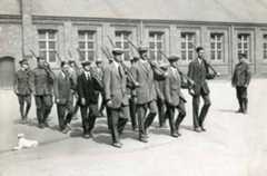 Recruits ‘square bashing’ on the parade ground at Magazine Square - Leicester Mercury Archive at the University of Leicester