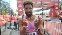 Amanal Petros läuft Halbmarathon in unter einer Stunde