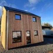 House by builders, Makar