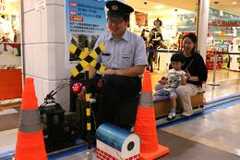 徳島駅クレメントプラザで「鉄道まつり」　模型やミニ列車に親子連れら歓声、鉄道の日を前ににぎわう