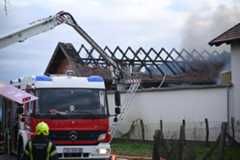 Zagreb: U skladištu guma u Zagrebačkoj ulici u Sesvetama izbio je požar