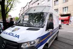 Zagreb: Privođenje osoba uhićenih zbog sumnje na manipuliranje putnim nalozima u Ministarstvu vanjskih poslova 