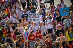 Zagreb: 24. Povorka ponosa LBGTIQ zajednica "Puna usta ponosa" prolazi centrom grada