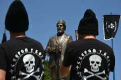 S obilježjima ukloniti i teme podjela: Mogu li se svi sporni...