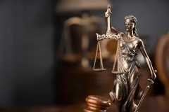 Zadržavanje osumnjičenoj za zlostavljanje supruga, koji je osoba...