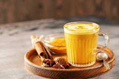 "Zlatno mlijeko" - topli napitak koji spaja zdravlje i užitak