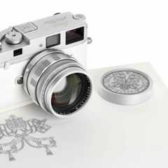 Fotoaparat Lajka koji je pripadao papi Franju prodat za 6,5...