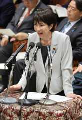 衆院予算委員会で、答弁する高市早苗首相=10日午後、国会内