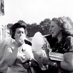 Антонова и Л.Н. Делекторская на празднике Юманите в Париже . Фото: ГМИИ имени А.С.Пушкина