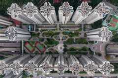 【写真特集】水、緑、コンクリートが調和──空から見た香港の住宅地