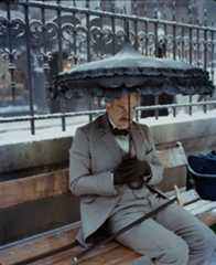 Mark Ruffalo as Duncan Wedderburn in Poor Things.