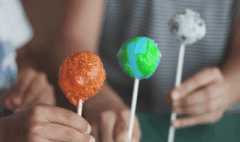 Planet cake pops