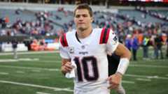 New England Patriots quarterback Drake Maye (10) leaves the field following an NFL football game against the Cincinnati Bengals, Sunday, Nov 23, 2025, in Cincinnati, OH