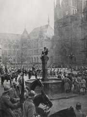 Historische Fotografie von berittenen und bewaffneten französischen Soldaten in Wiesbaden, 1918. Historische Fotografie von berittenen und bewaffneten französischen Soldaten in Wiesbaden, 1918.