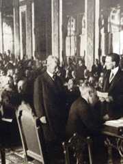US-Präsident Woodrow Wilson unterzeichnet den Friedensvertrag von Versailles am 28. Juni 1919 US-Präsident Woodrow Wilson unterzeichnet den Friedensvertrag von Versailles am 28. Juni 1919