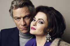 Richard Burton (Dominic West, li.) und Elizabeth Taylor (Helena Bonham Carter, re.) – Bild: WDR / BBC / Leah Gallo Richard Burton (Dominic West, li.) und Elizabeth Taylor (Helena Bonham Carter, re.) – Bild: WDR / BBC / Leah Gallo