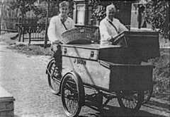 Figure 3. The bread carrier of Jacob Bruin, baker in Hauwert from 1929 till 1956 (Source: www.historisch-hauwert.nl)