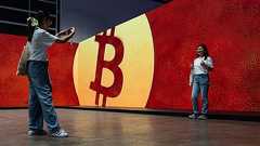 ビットコイン、時価総額93兆円吹き飛ぶ-ウォール街の支援でも