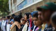 セクハラ告発の女子学生焼死、約3万校に「性暴力防止委」設置へ バングラ