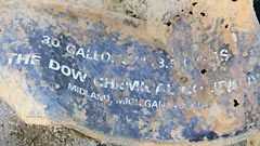 枯れ葉剤用か 米製造大手名を確認 沖縄市のドラム缶