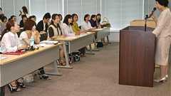 女性起業家専用シェアオフィスが開設記念セミナー-林市長も激励