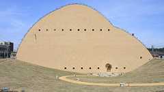 独創的な建築にまず圧倒される!タイルのまちに〈モザイクタイルミュージアム〉開館