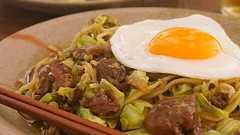 ソースにからんでさらにおいいしい!牛すじ焼きそば | あさこ食堂