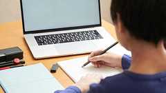 「え、YouTubeでは先生と違う説明をしてたんですけど…?」教育系YouTuberの影響で“ヤバい学生”が増えている | 文春オンライン