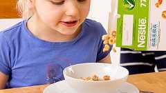 ネスレはどのようにして低所得国の子どもたちを砂糖漬けにするのか