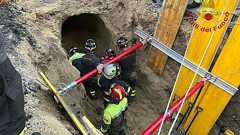 銀行強盗団が掘削中にトンネル崩落か 生き埋めの1人を救出 伊