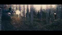 一人全役。森の中の銃撃戦、主人公も敵も全て一人で演じたショートムービーが凄い : 小太郎ぶろぐ